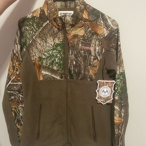 NWT Magellan women’s camo jacket